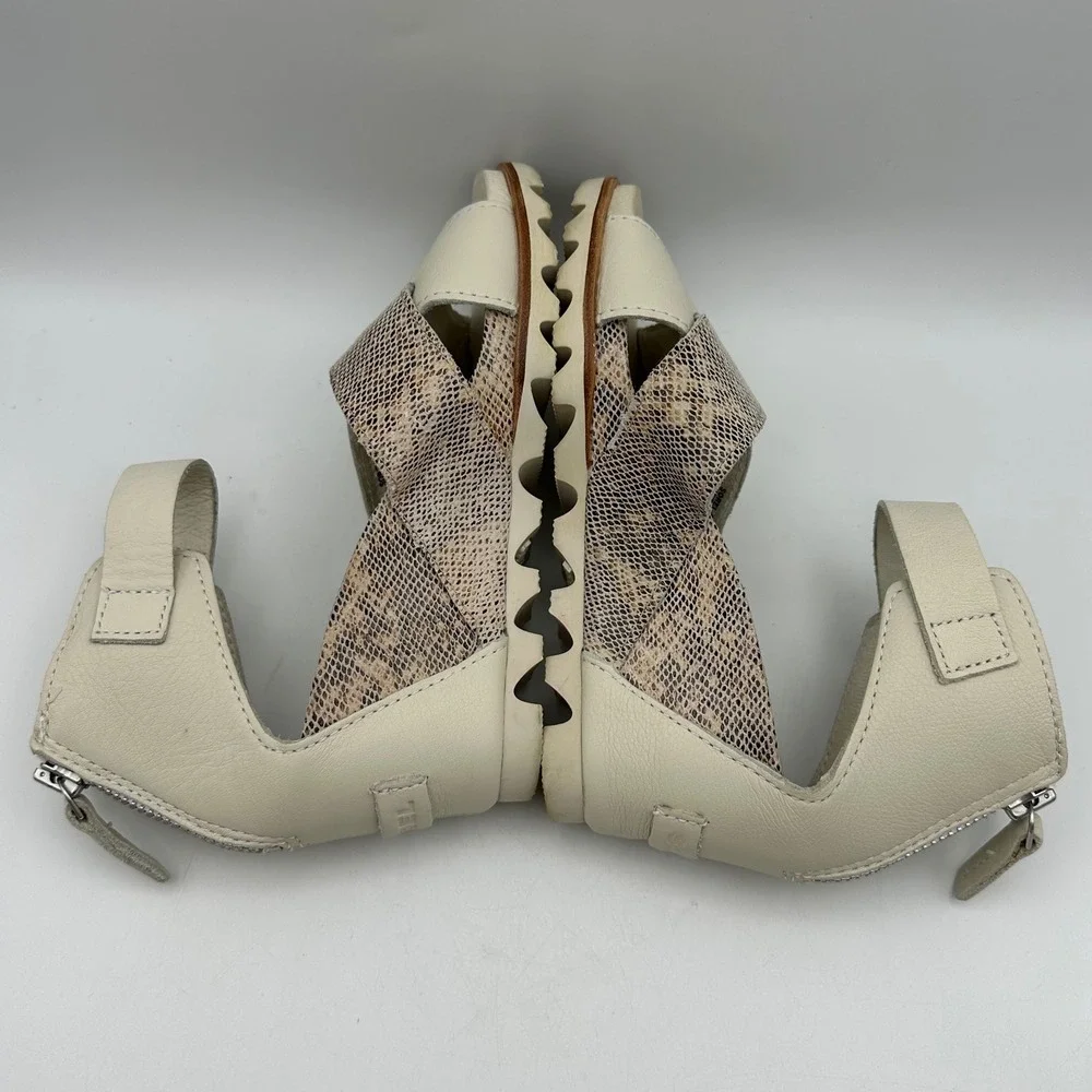 Sorel‎ Joanie II Wedge Sandals Womens 6 Cream Tan Snakeskin Leather NL2834-125